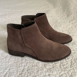 NWOT Gianni Bini Suede Ankle boots